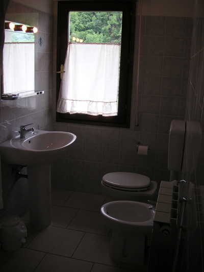  Image name: PICT0048.jpg 
 width: 400 pixel 
 height: 533 pixel 
 Size: 124041 bytes 
 Click to enlarge 